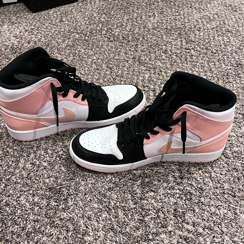 Air Jordan 1 Mids